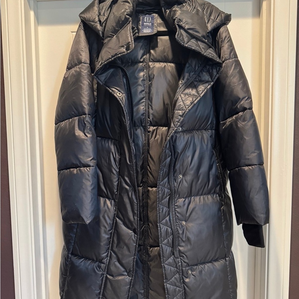 Women's Gap recycled Black Puffer Coat